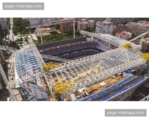 伯纳乌球场全新可开合顶棚完成测试,将于四月正式启用 伯纳乌球场全新可开合顶棚完成测试,将于四月正式启用